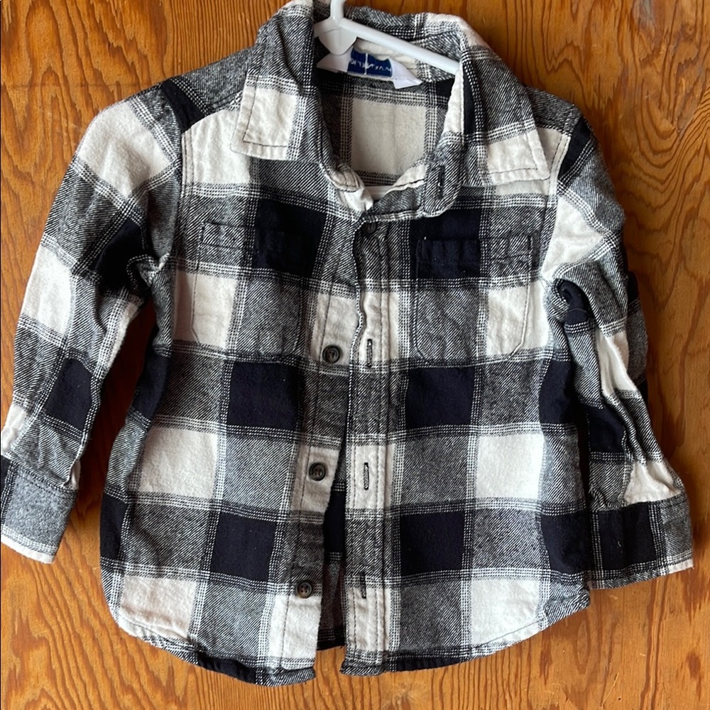 Old Navy Black and White Button Down Shirt with Plaid Pattern
